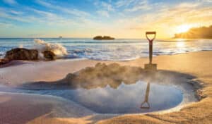 Neuseelandurlaub Coromandel Hotwater Beach heiße quellen strand rundreisen in Neuseeland selbstfahrer gruppenreisen deutsch geführt
